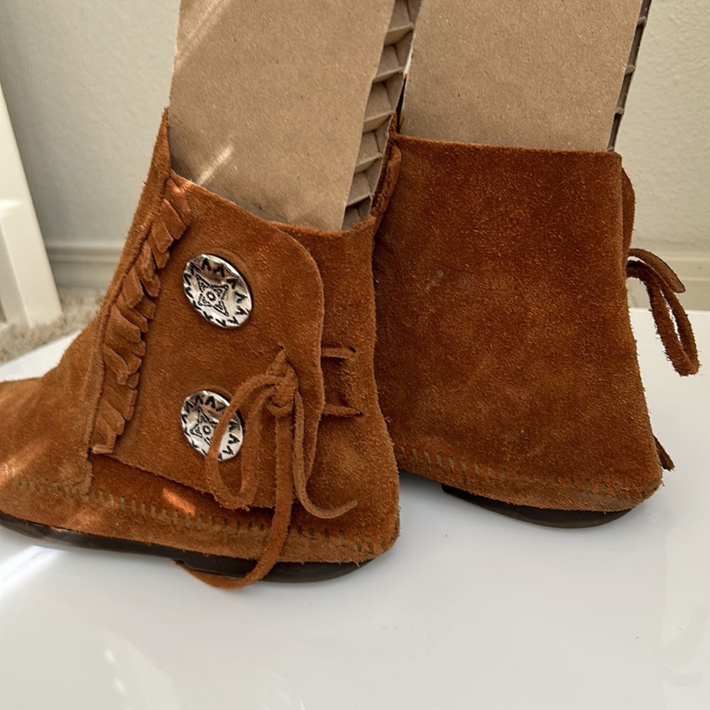 Minnetonka | Ankle Boot Moccasins - image 7